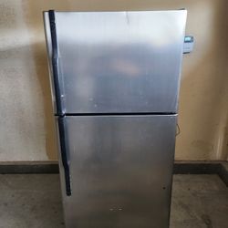 GE Refrigerator / Freezer Works Great Currently Plugged In