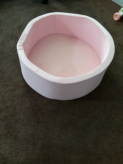 Baby/toddler ball pit