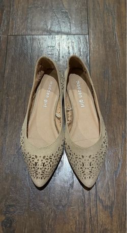 Madden Girl Pointed Toe Flats (Size 6)