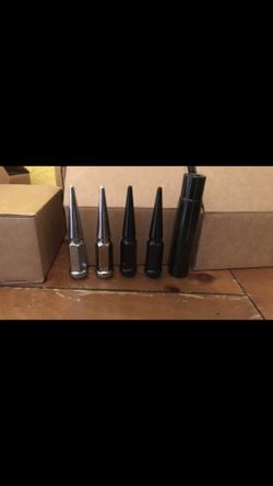 Spike lug nuts
