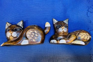 Vintage Adorable Pair Of Wooden Handmade Cats From Indonesia