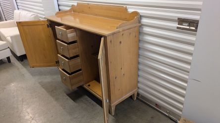Ethan Allen credenza sideboard buffet. Free delivery 👍
