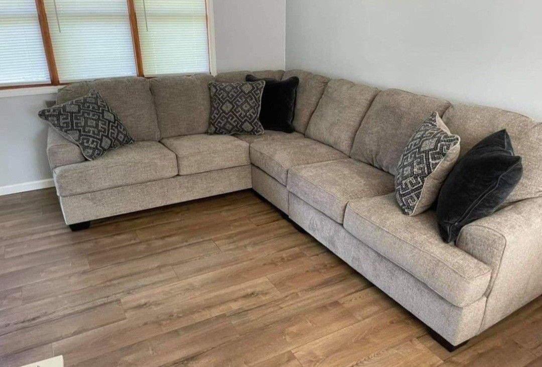 Bovarian 3 piece Sectional for Sale in Norfolk VA OfferUp