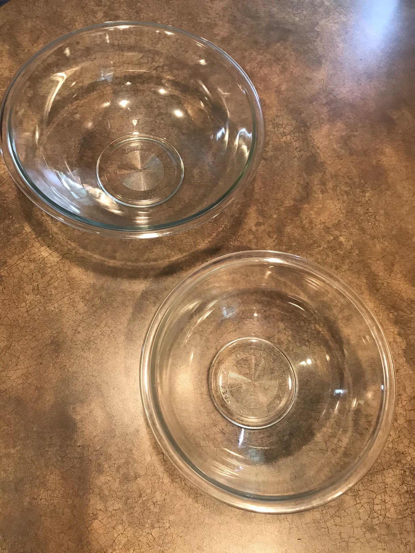 2 large vintage Pyrex nesting baking bowls
