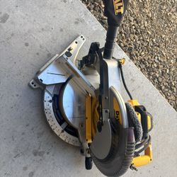 DEWALT 10" (254mm) Electric Miter Saw, 1650W, 4600 RPM, DW714