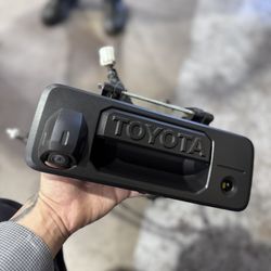 Tacoma Tailgate Handle and Camera