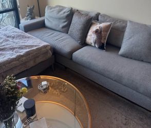 Article - Gray Sectional Sofa With Chaise