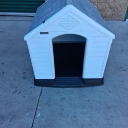 Dog House (Plastic)