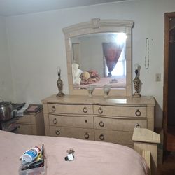 8 Piece Poster Bed Set $700 Obo