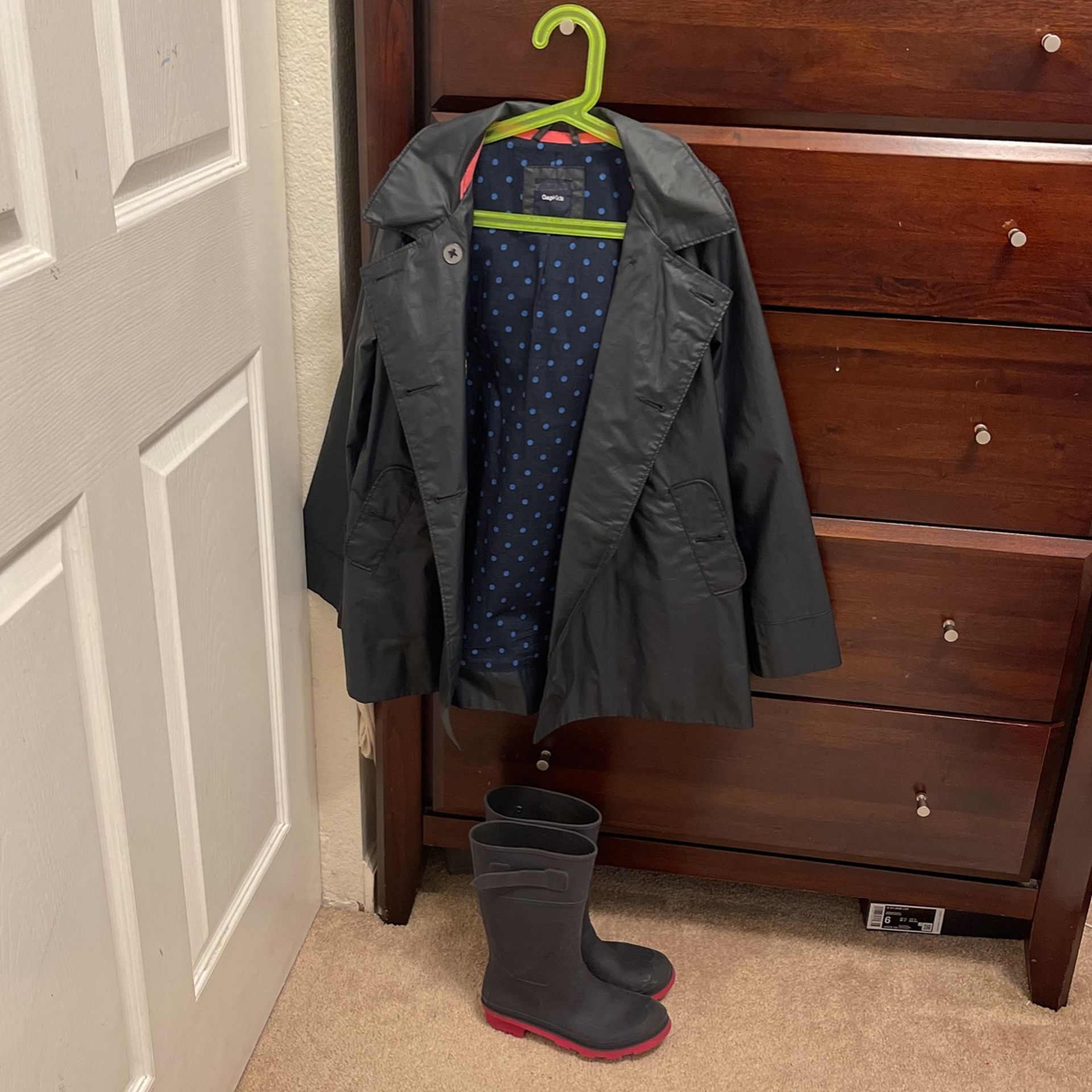  Gap Rain Coat And Rain Boot Size  2