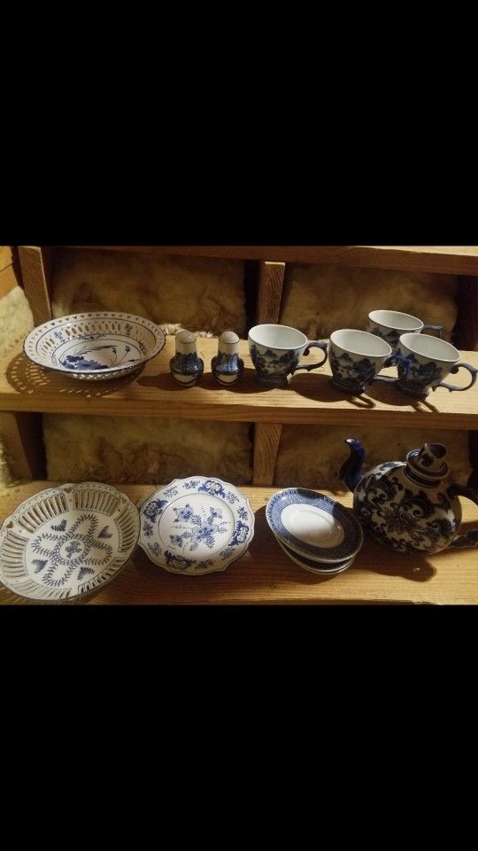 Decorative tea Set And dishes 