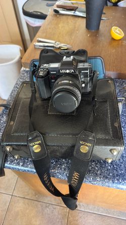 Pristine Vintage Minolta Maxxum 7000 35mm Film Camera Bundle