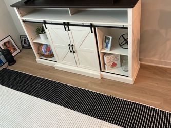 Entertainment center