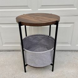 End Table w/ Storage Basket (Excellent Condition)