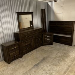Ashley Juararo Queen Bedroom Set – Bed, Dresser w/ Mirror, 2 Nightstands