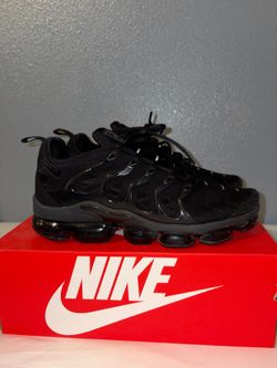 size 10 men Nike Vapor Max Pus triple black
