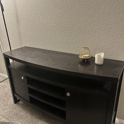 FREE TV STAND 