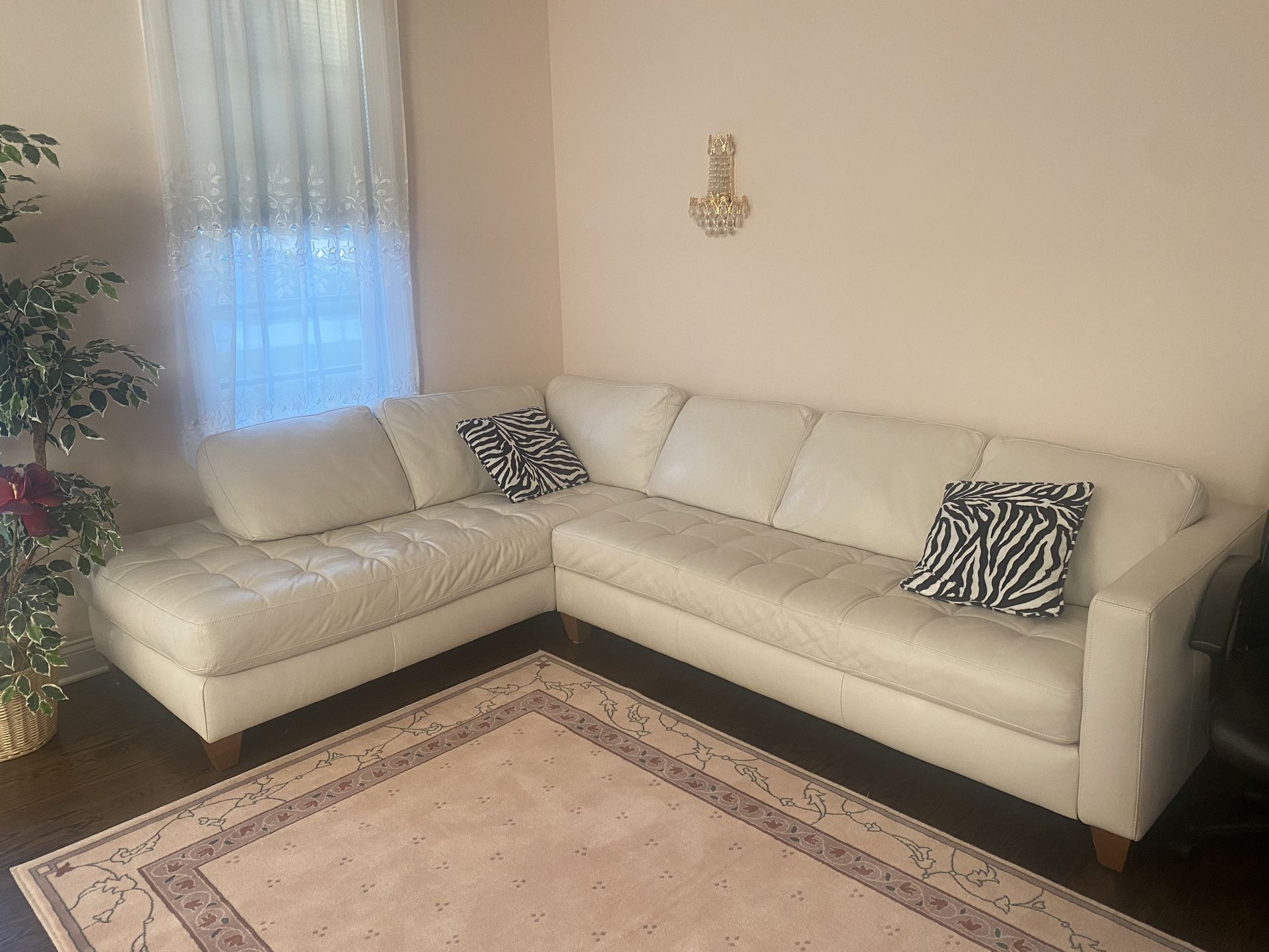 Two-pieces L-shaped leather sofa