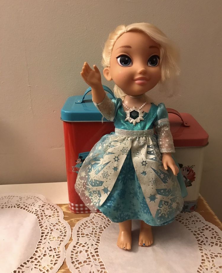 Elsa Frozen sound and musical 🎶 from Disneyland