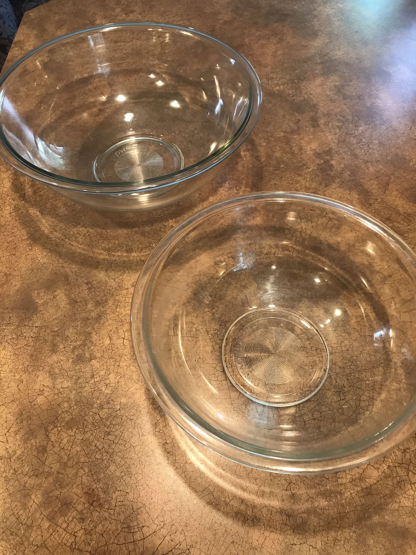 2 large vintage Pyrex nesting baking bowls