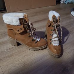 Boots W/ fur 