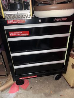 Husky 26.5 in. W x 18 in. D Standard Duty 4-Drawer Rolling Tool Cabinet With key,like new