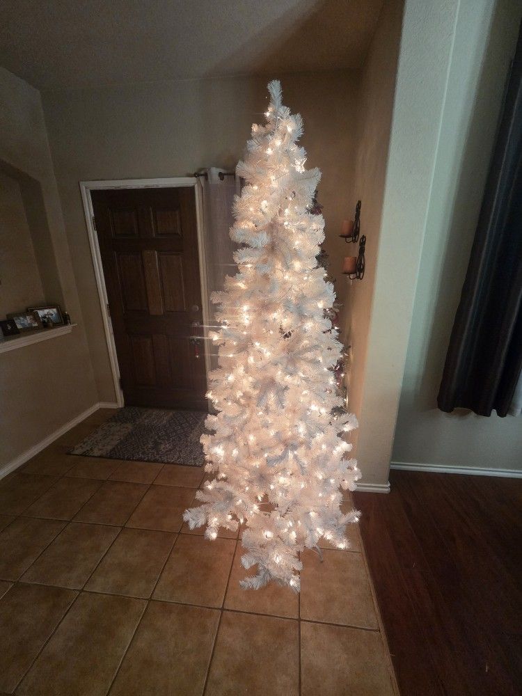 White Sparkle 7.5 Christmas Tree
