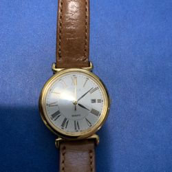 ladies watch works well in good condition new batteries