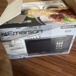 Emerson Microwave Oven