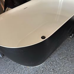 Black And White Tub