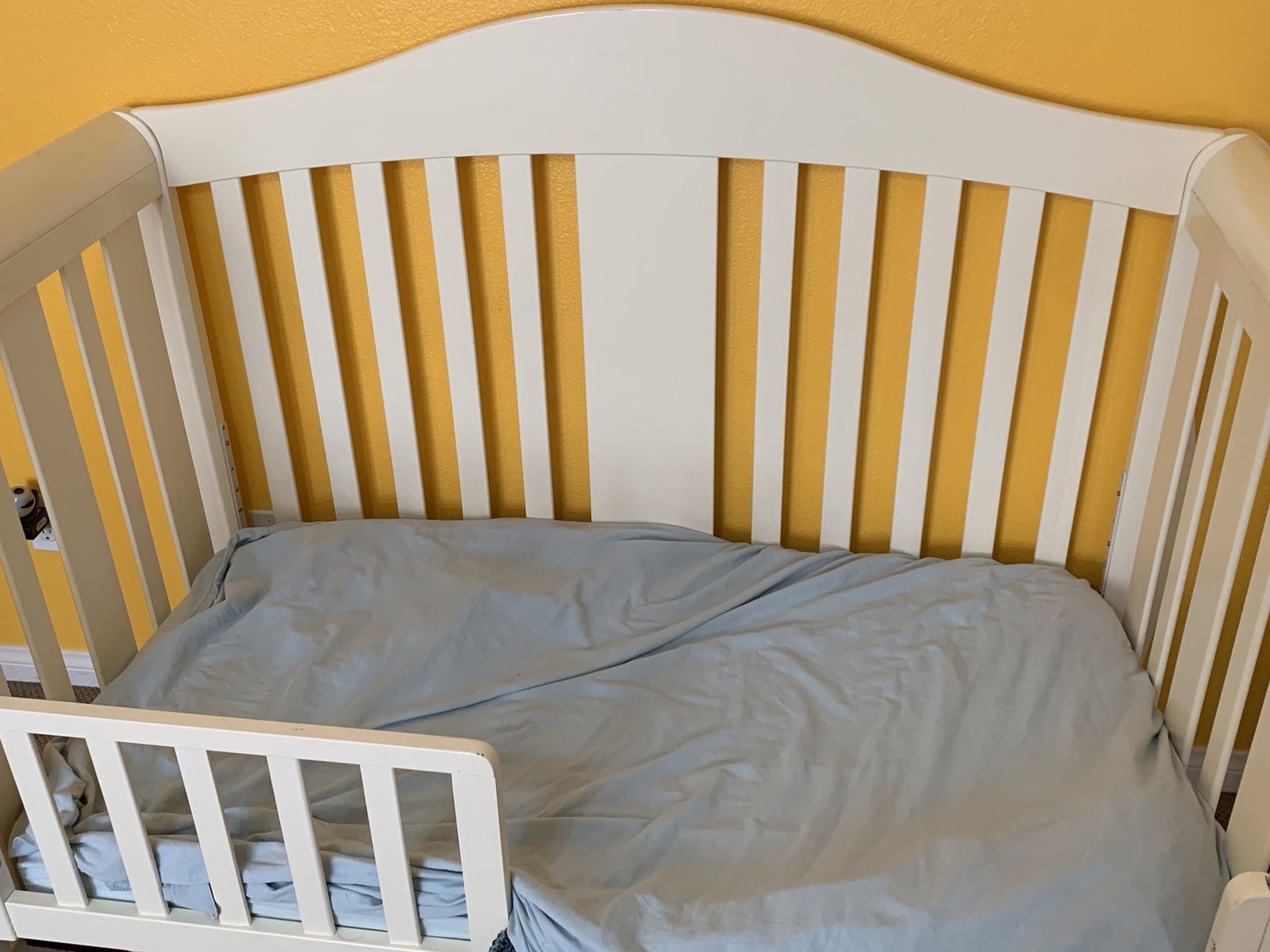 Baby Furniture: Crib/toddler Bed, Changing Table, & Dresser (White)