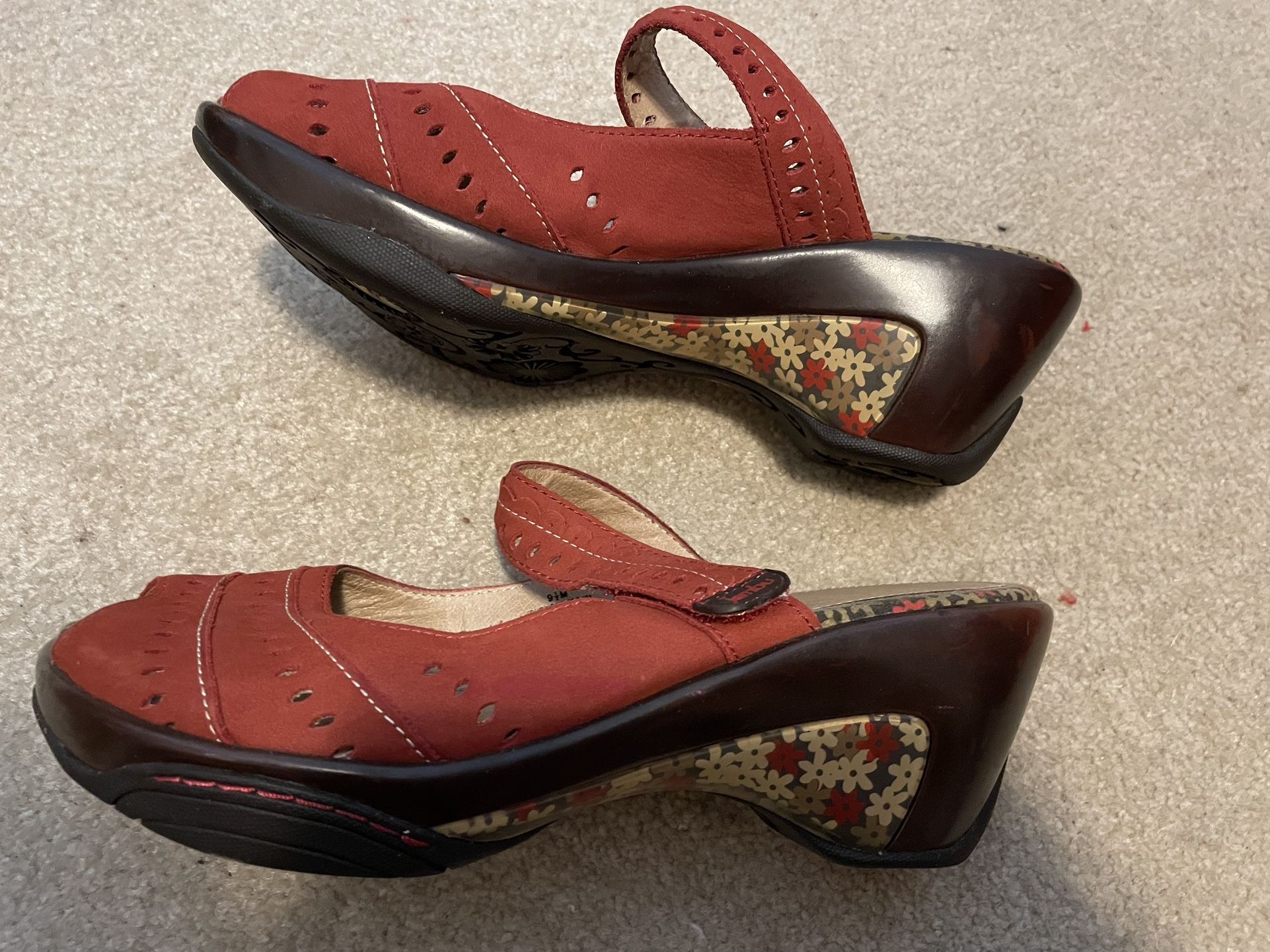 Jambu Sandals Burgundy Suede Size 9.5