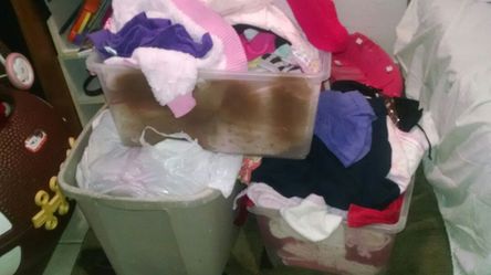Ropa de niña en vuen estado ay de barias tallas 1 mes 6 años y cobijitas de cuna