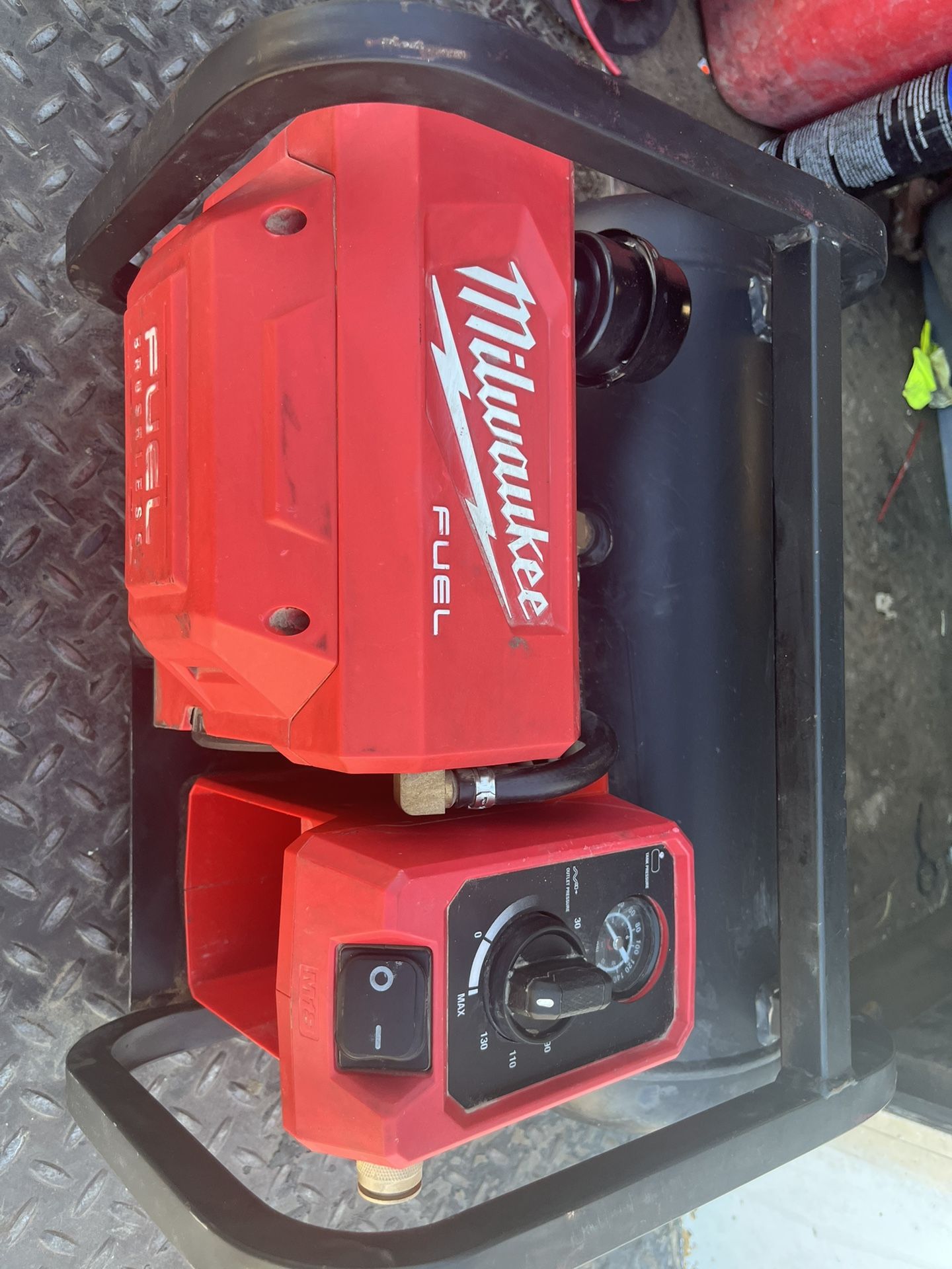 Milwaukee Cordless 2 Gallon Air Compressor