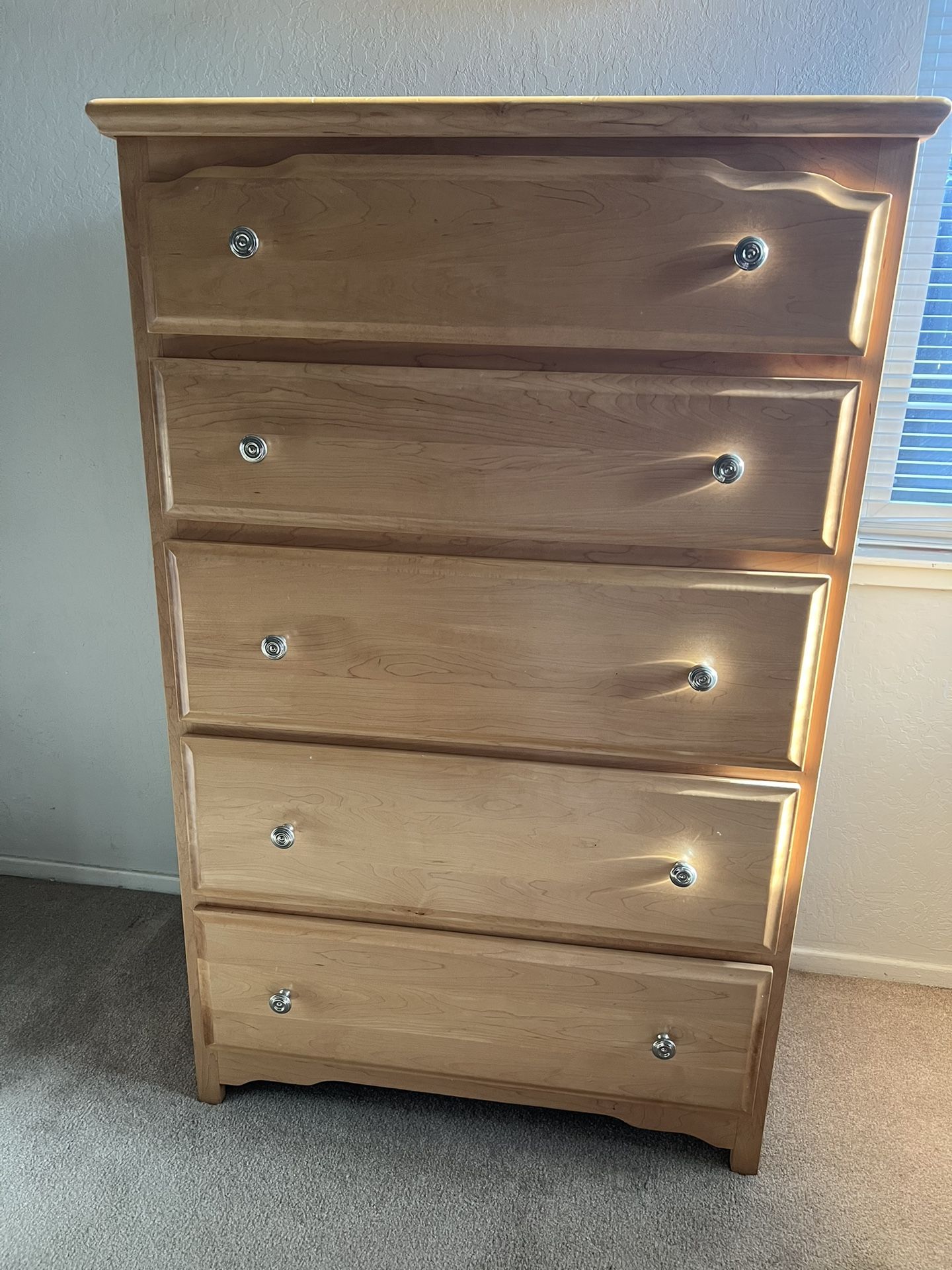 Vintage Solid Wood 5-Drawer Dresser – Natural Finish