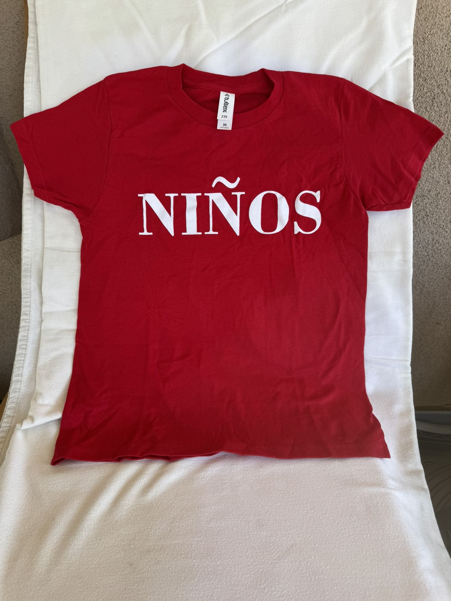 Niños Kids Red Shirts