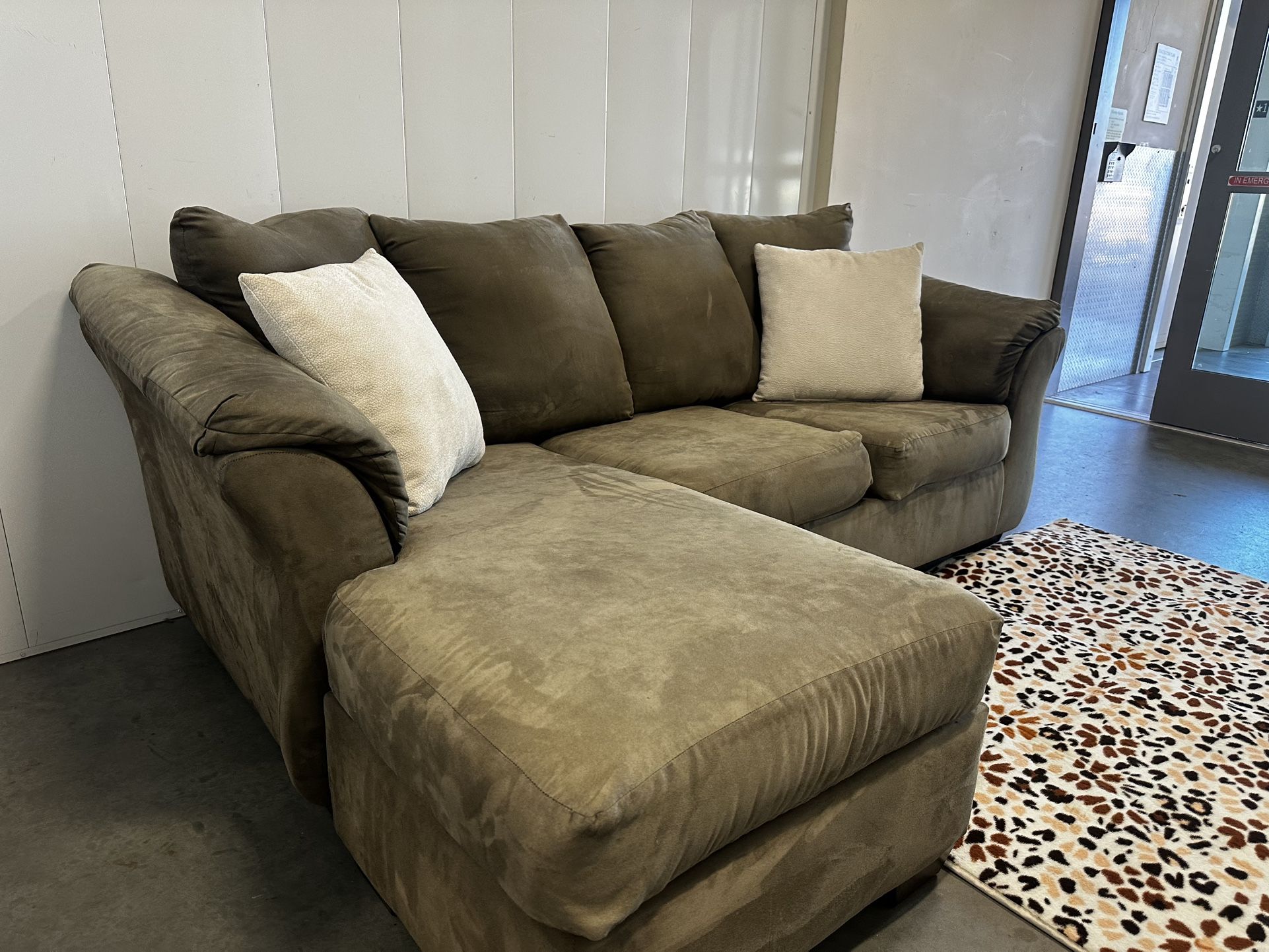 SMALL GRAY SECTIONAL COUCH W/ FREE DELIVERY