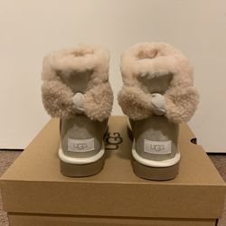 100% Authentic Brand New in Box UGG Arielle Mini Bow Sparkle Boots / Color: Platinum Gold / Women size 6 and Women size 7