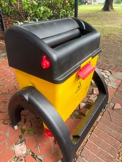 Commercial Mop Bucket with Wringer on Wheels