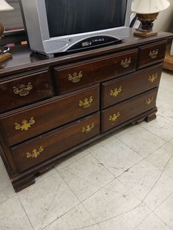 Vintage large would seven drawer dresser