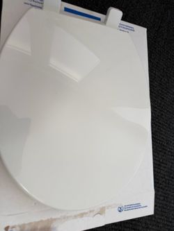 Round Toilet Seat New (plastic, not soft close)