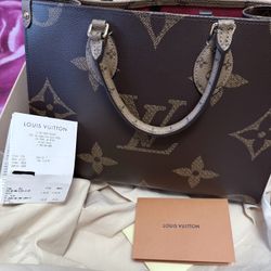 Louis Vuitton OnTheGo MM