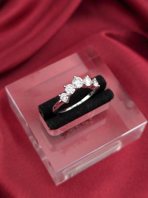 Five Stone Round Moissanite Engagement Ring, 0.25, 0.20(X2)0.15(X2)CT Round Moissanite Engagement Ring