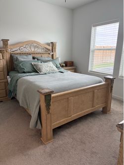 Queen bed set w/mattress and box spring