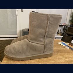 Like new kids size 6 but women size 7-8 still in the box