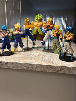 DRAGON BALL FIGURES/ COLLECTABLES