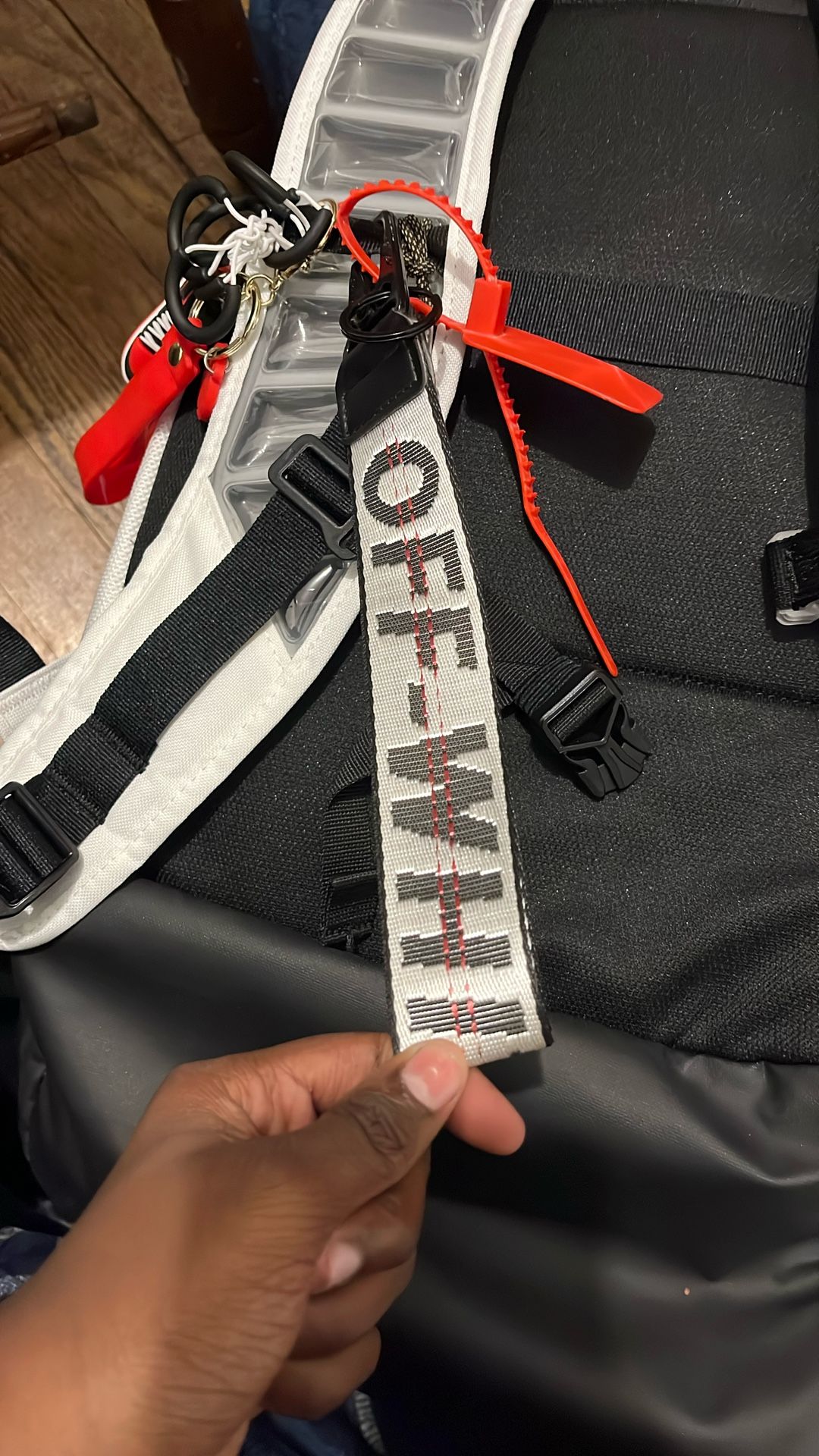 OFF-WHITE-tag