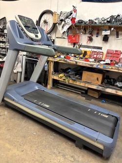 Precor 835 TRM Treadmill  (Delivery Included)
