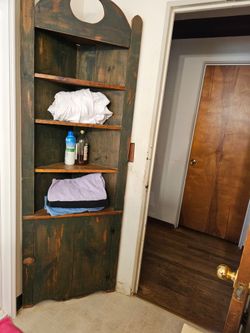 Corner cabinet