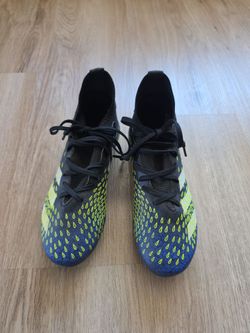 Kids Adidas Soccer cleats size 4Y